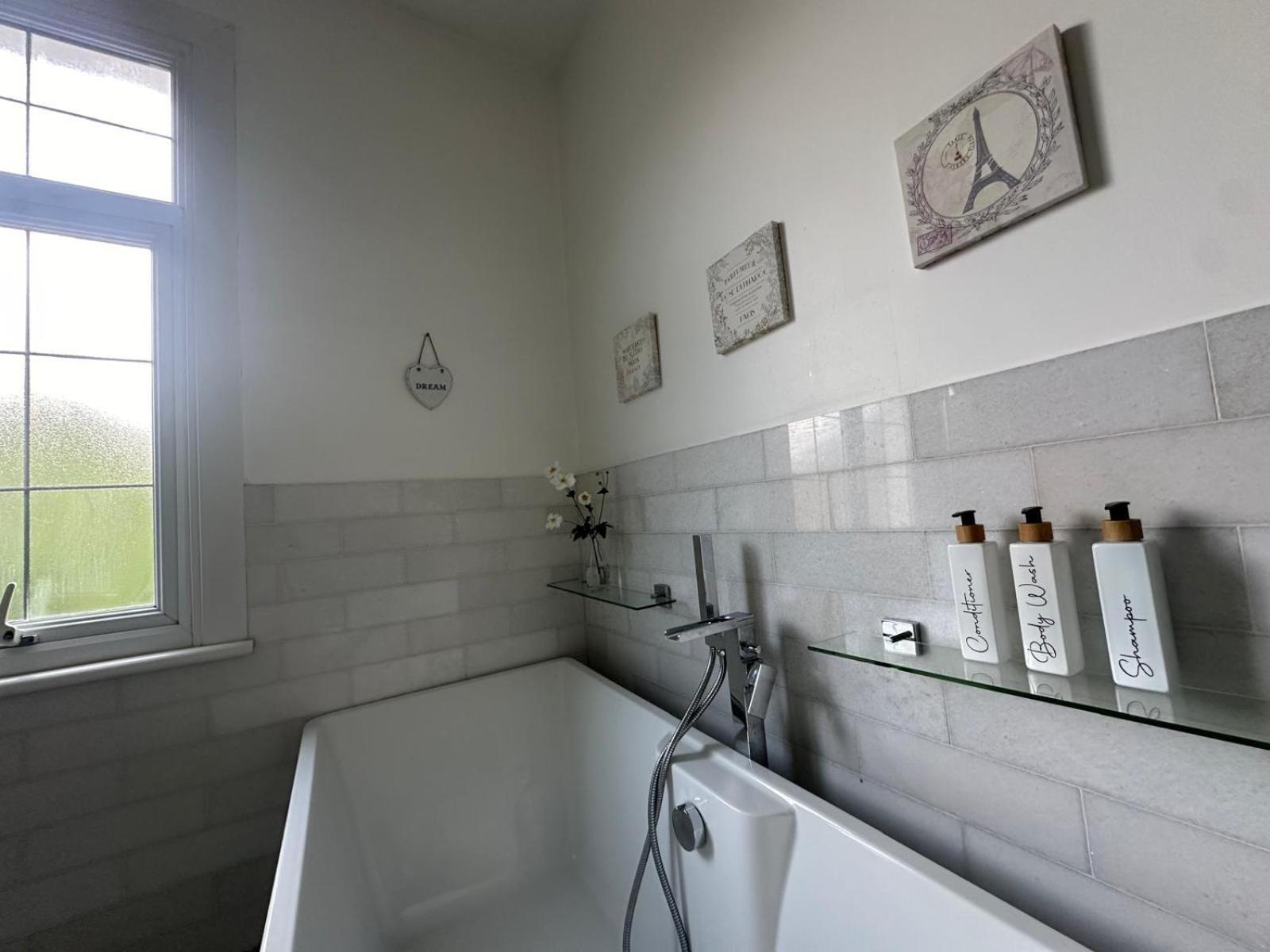 Luxurious Living 4 Bedroom Home Лондон Екстер'єр фото